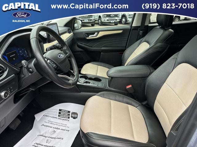 2022 Ford Escape Hybrid Titanium