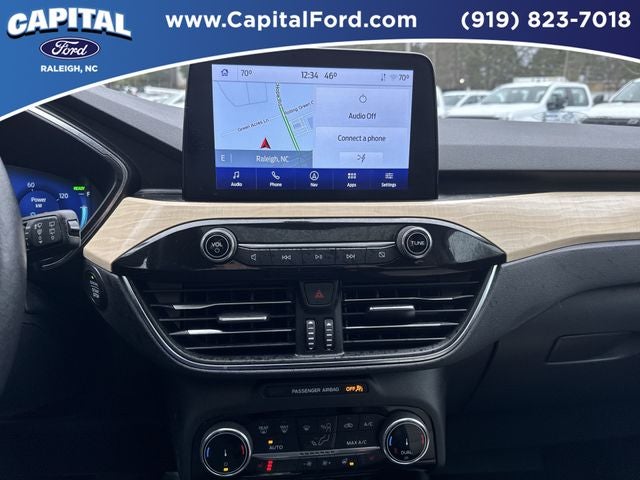 2022 Ford Escape Hybrid Titanium