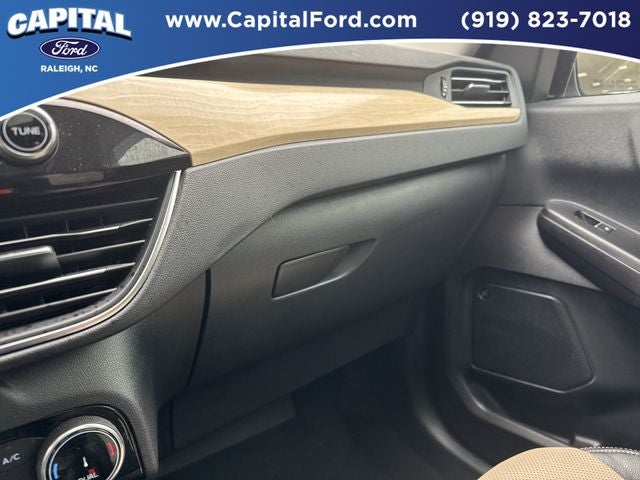 2022 Ford Escape Hybrid Titanium