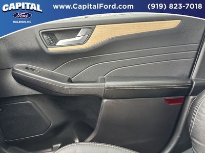 2022 Ford Escape Hybrid Titanium