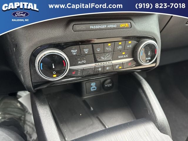 2022 Ford Escape Hybrid Titanium