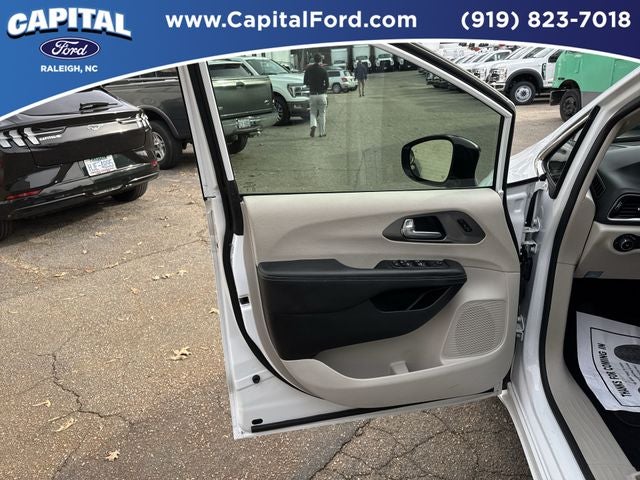 2024 Chrysler Pacifica Touring L