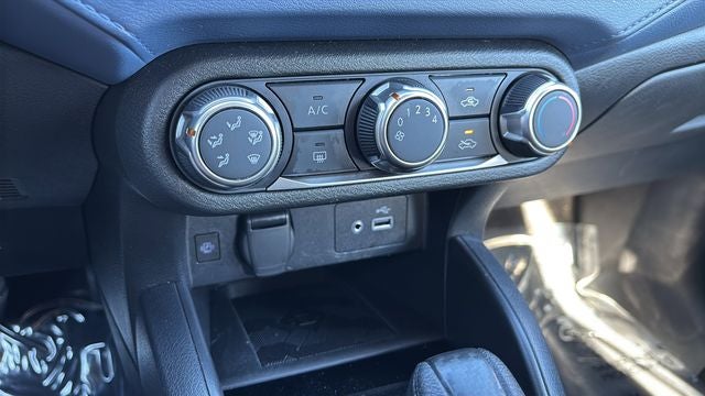 2023 Nissan Versa 1.6 SV