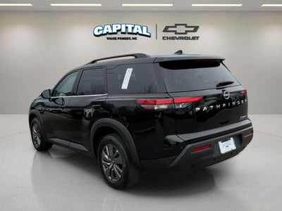 2024 Nissan Pathfinder SV