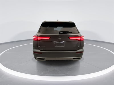 2023 Mitsubishi Outlander SE