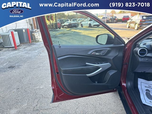 2025 Chevrolet Trax LS