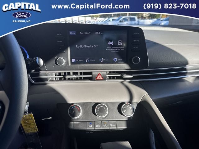 2024 Hyundai Elantra SE