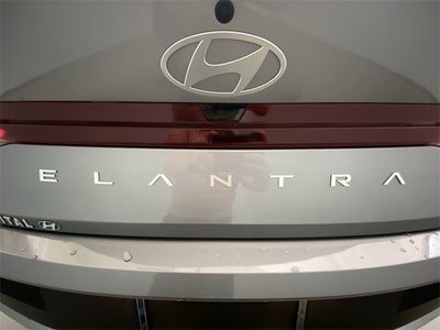 2025 Hyundai Elantra SE