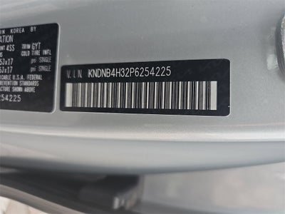 2023 Kia Carnival LX