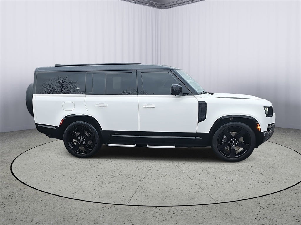 2023 Land Rover Defender 130 X-Dynamic SE