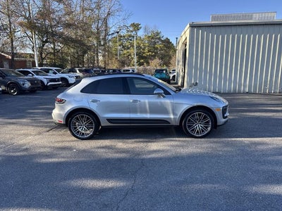 2022 Porsche Macan Base