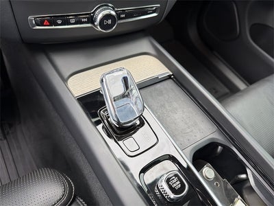 2022 Volvo XC60 B6 Inscription