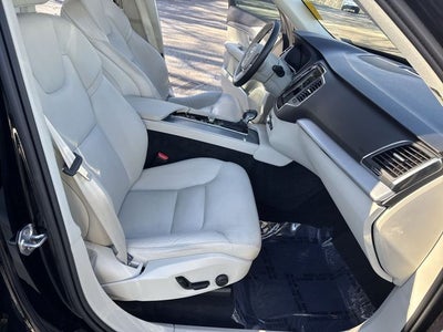 2021 Volvo XC90 T5 Momentum