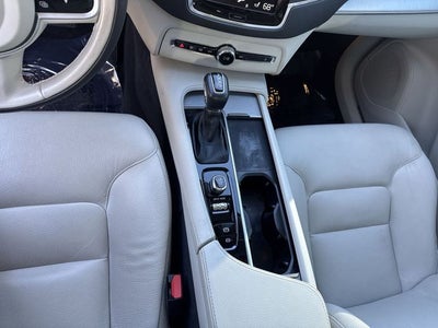 2021 Volvo XC90 T5 Momentum
