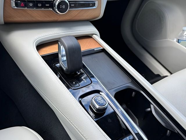 2022 Volvo XC90 Recharge Plug-In Hybrid T8 Inscription Expression 7 Passenger