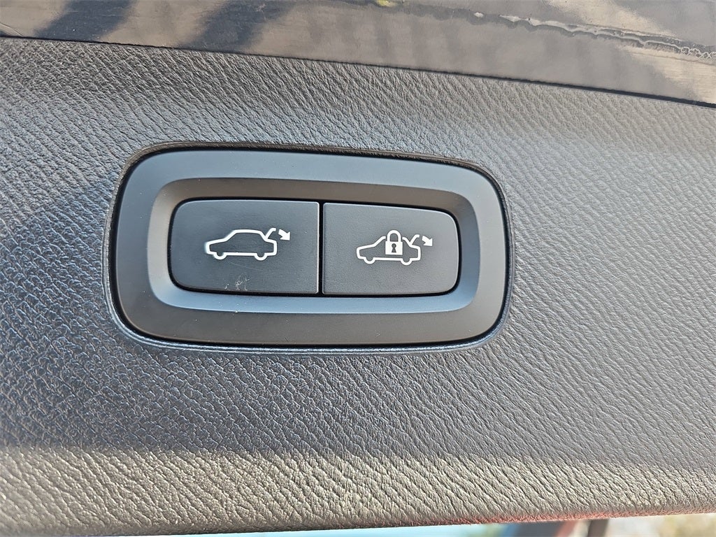 2023 Volvo XC90 B5 Core