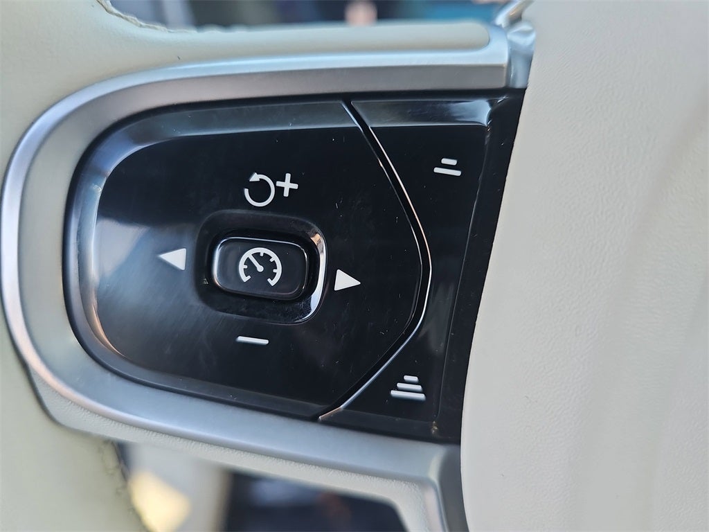 2023 Volvo XC90 B5 Core