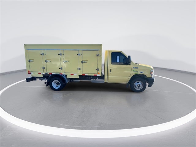 2022 Ford E-450SD Base DRW