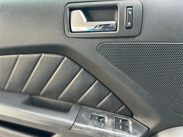 2010 Ford Mustang V6