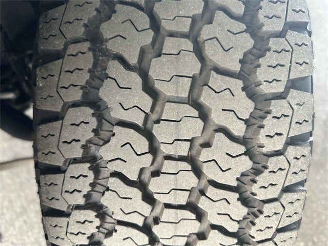 2023 Land Rover Defender 110 SE