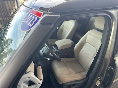 2023 Land Rover Defender 110 SE