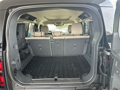 2023 Land Rover Defender 110 SE